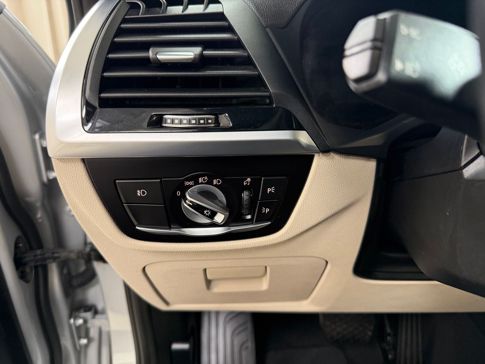 Used 2021 Silver BMW xDrive30i image 35