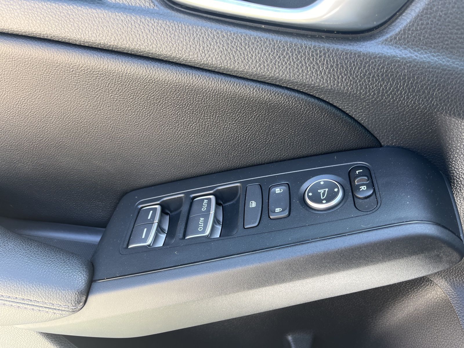 Used 2024 White Honda EX-L image 8