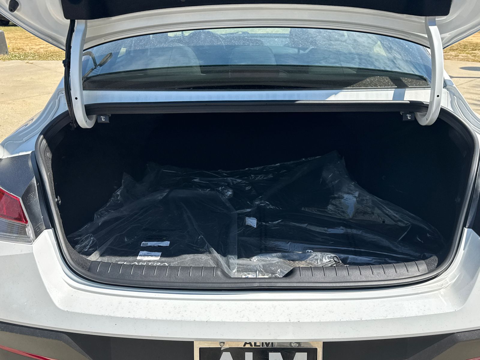 Used 2025 White Hyundai SEL Sport image 18