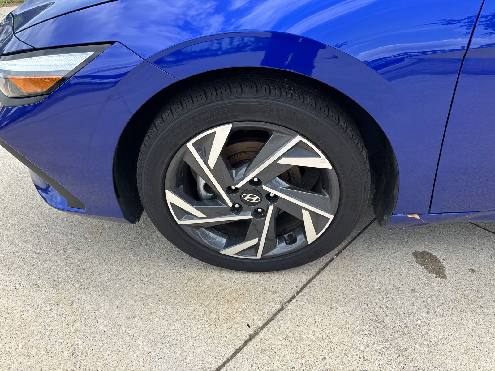 Certified Used 2025 Blue Hyundai SEL Sport image 11