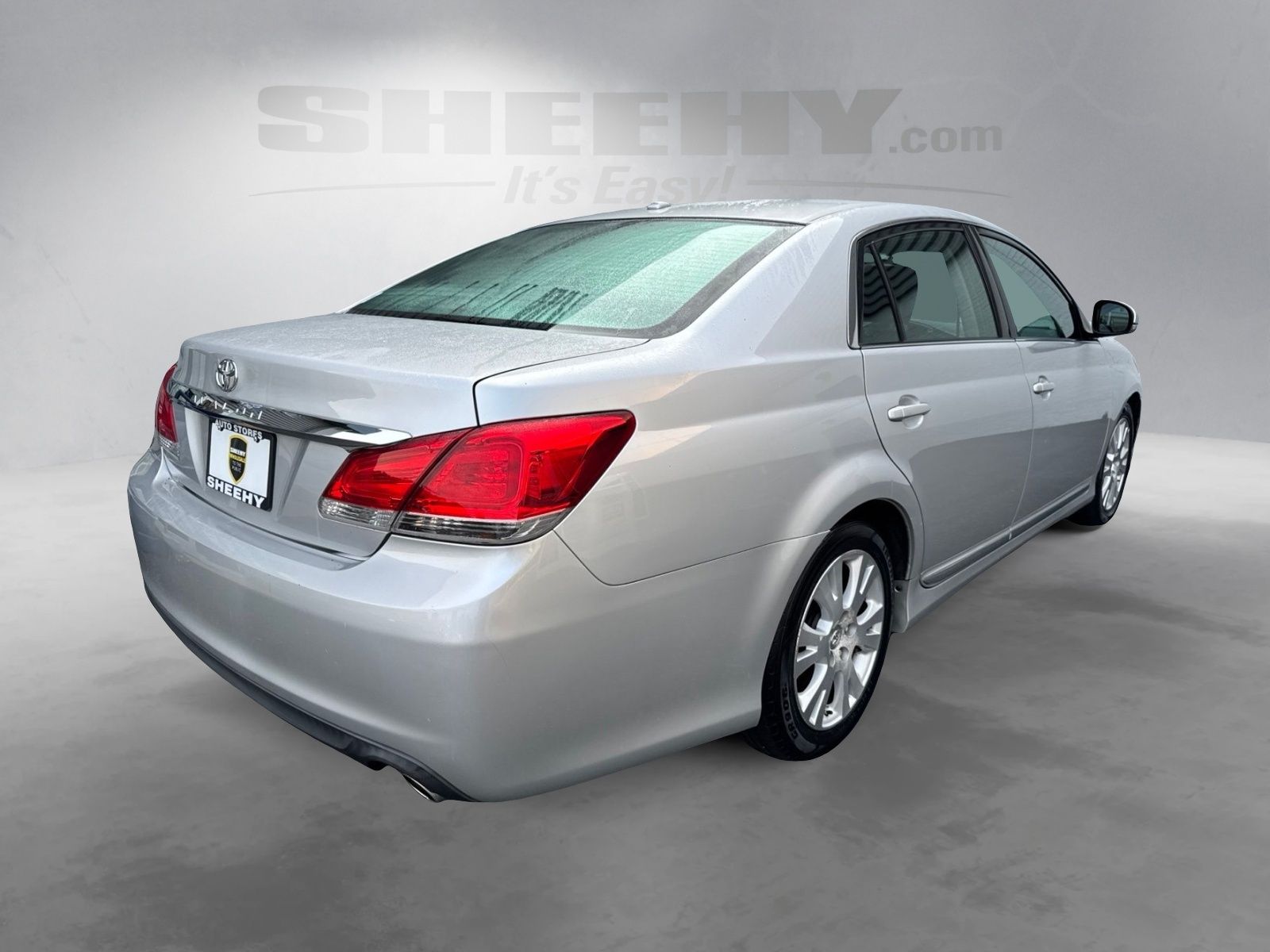 Used 2012 Classic Silver Metallic Toyota Base image 11