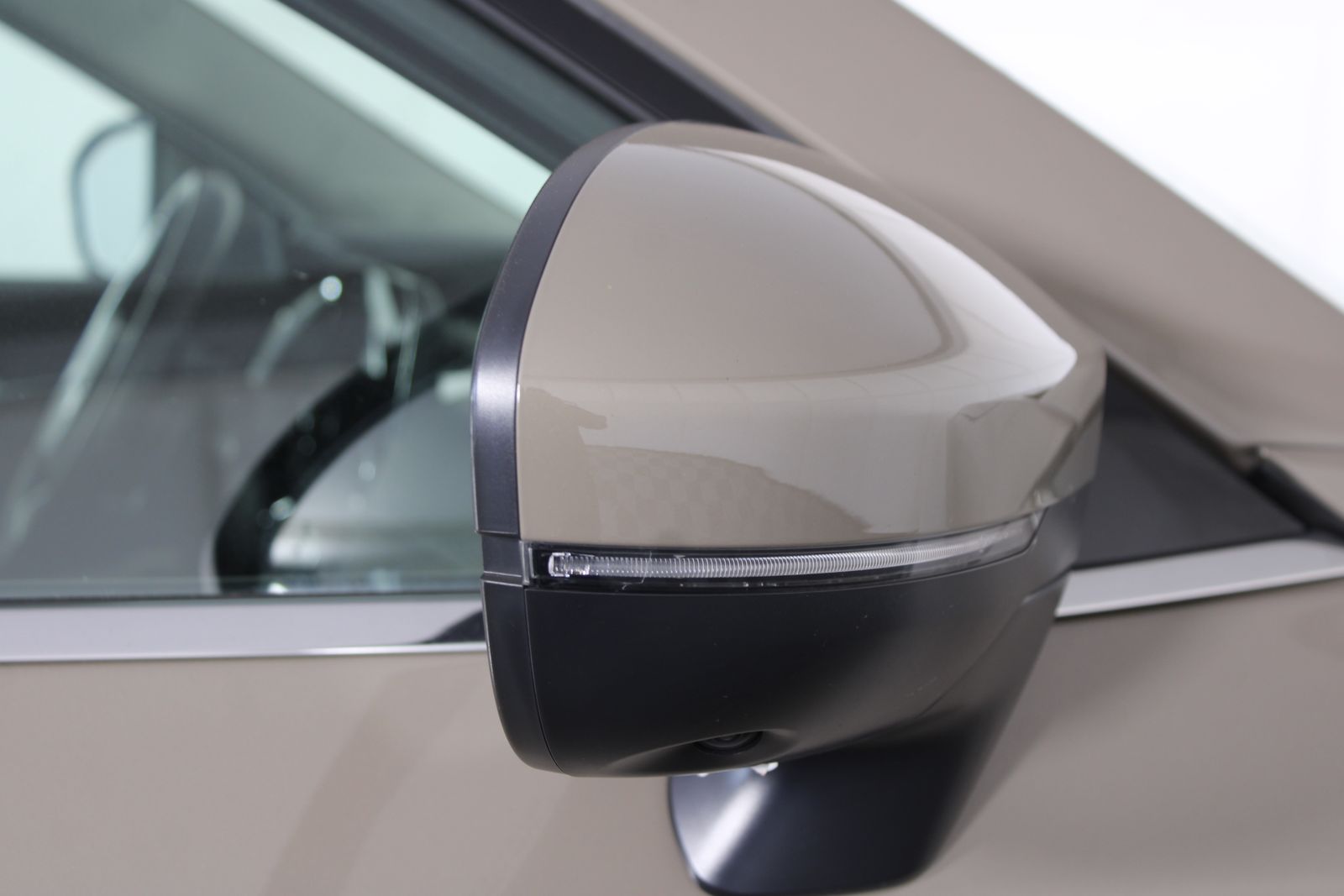 Used 2023  Nissan Platinum image 9