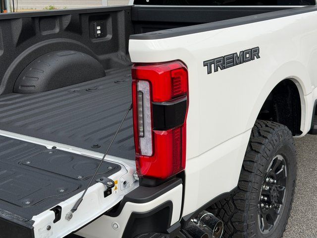 New 2026 Star White Metallic Tri-Coat Ford Platinum image 16