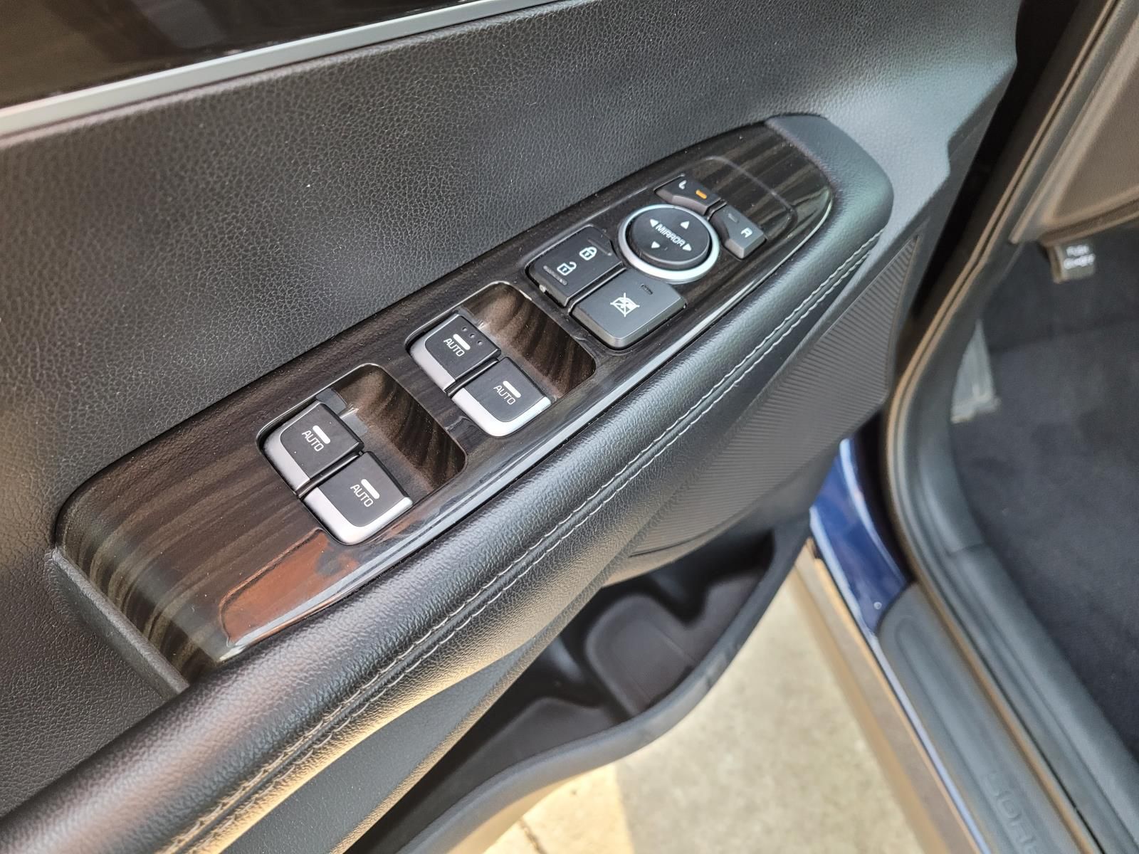 used 2020 Kia Sorento car, priced at $5,995