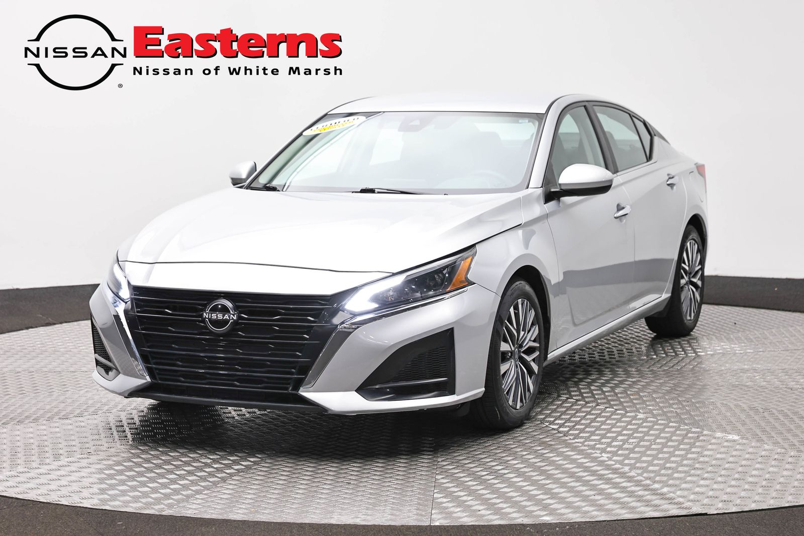 Brilliant Silver Metallic 2023 Nissan Altima Sedan Front-Wheel Drive Continuously Variable Transmission