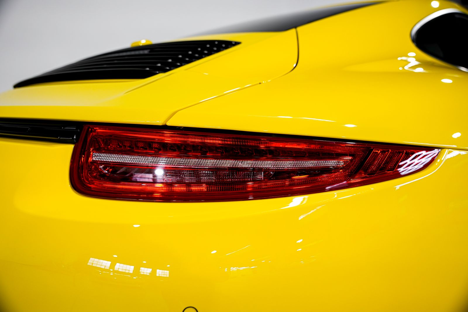 2015 Porsche 911 Carrera GTS — photo 37