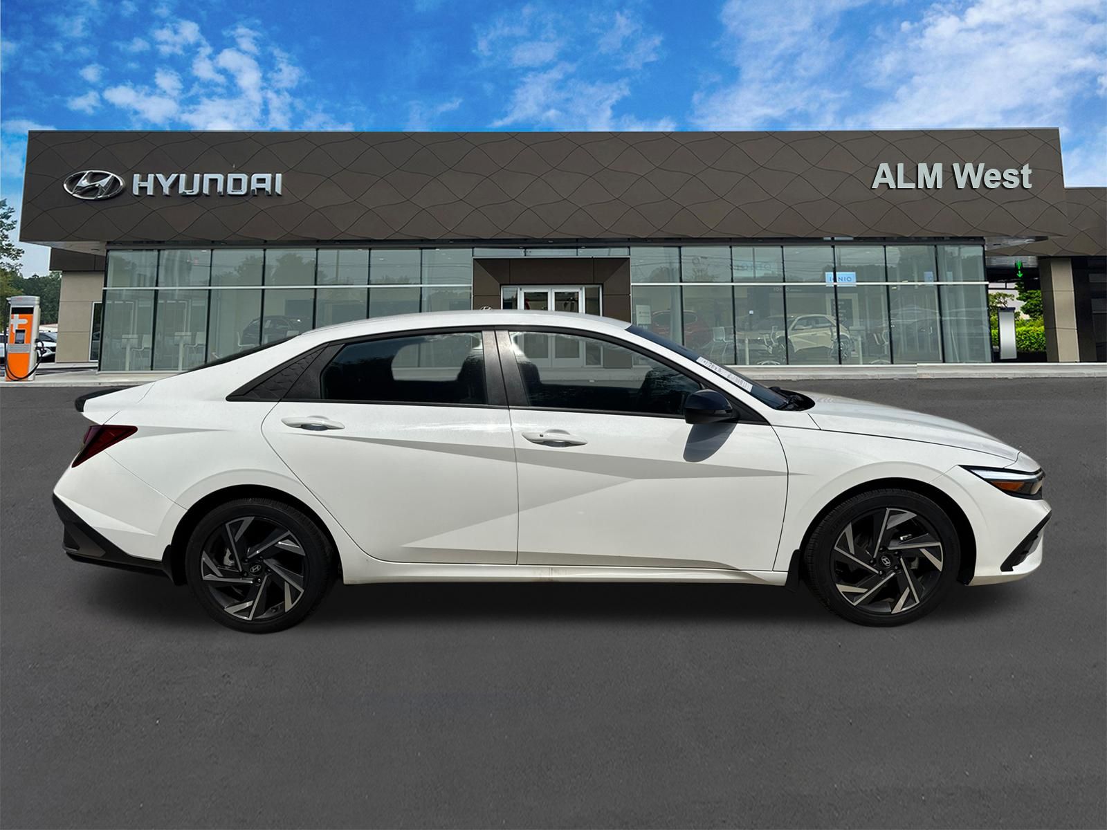 Used 2025 White Hyundai SEL Sport image 4