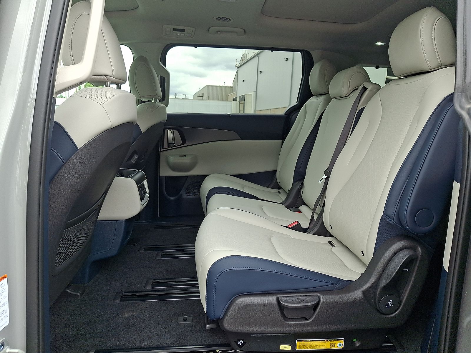 2026 Kia Carnival SX - Photo 9