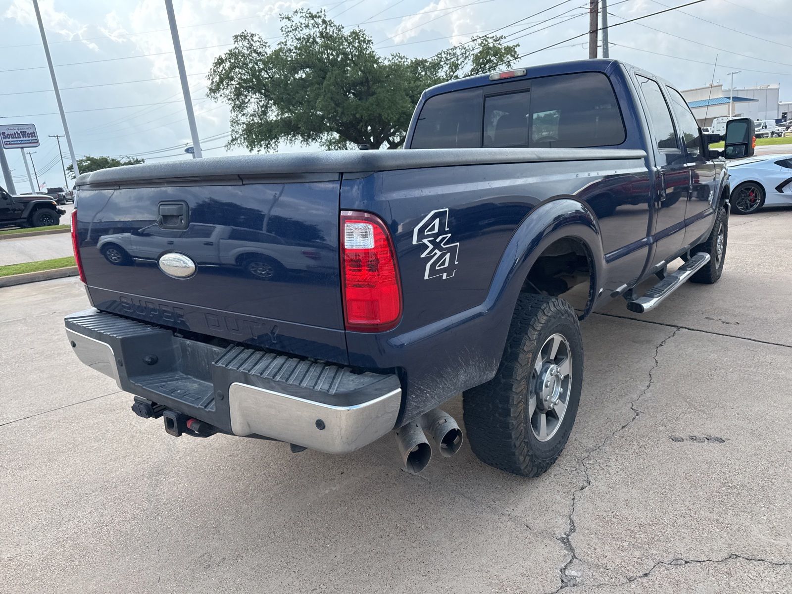 View vehicle photo 7