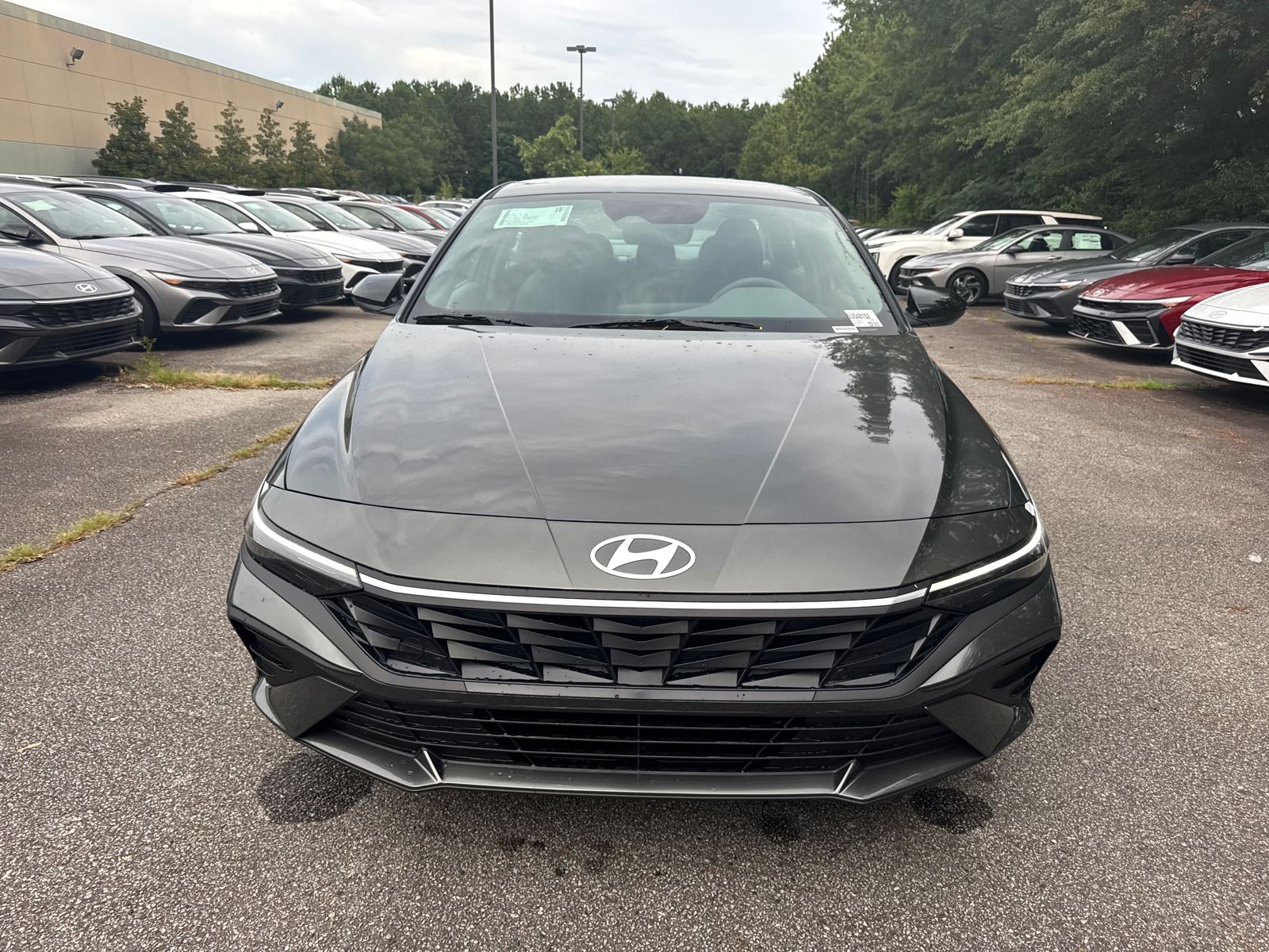 2025 Hyundai Elantra SEL Sport photo 2