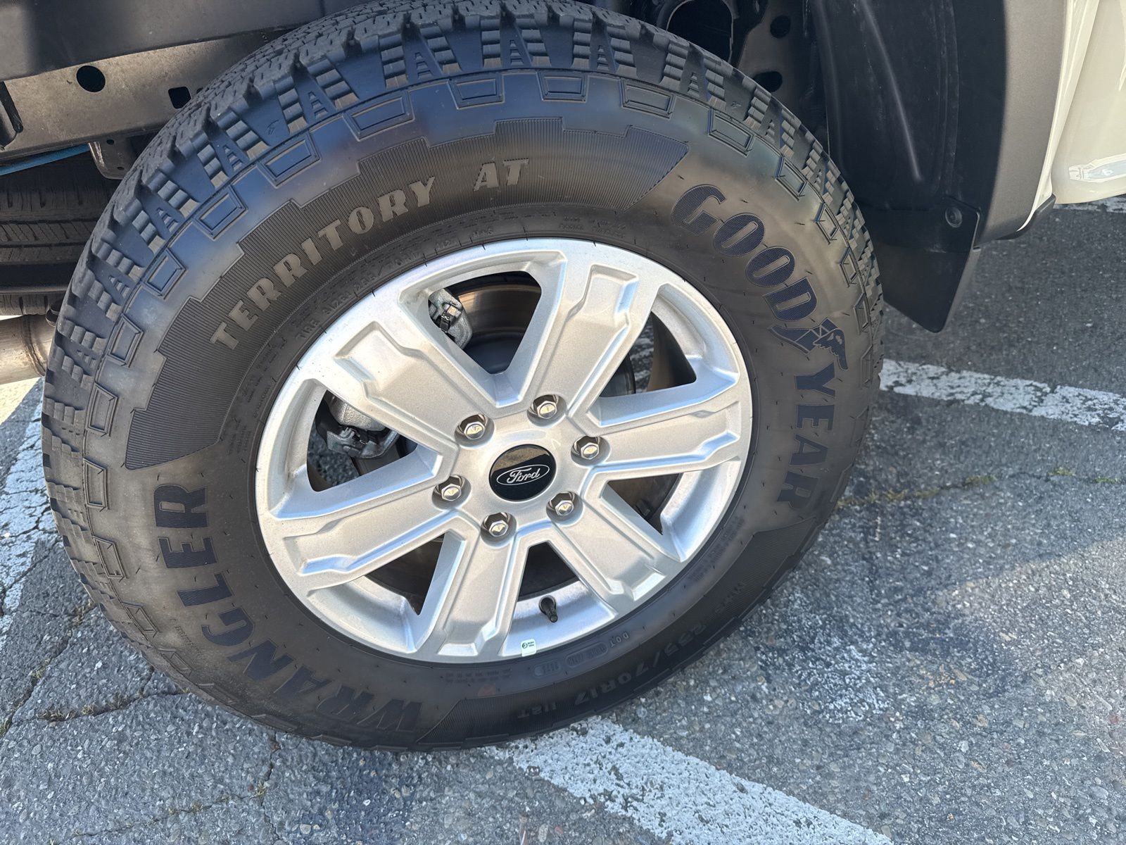 Used 2025 Beige Ford XL image 18