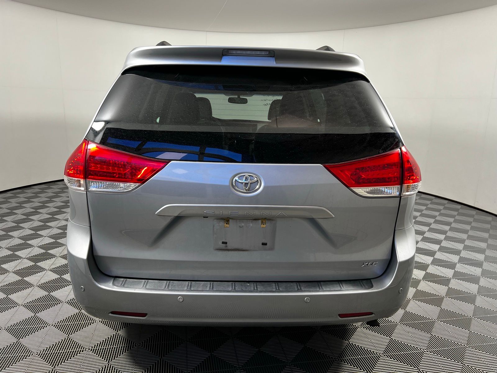 Thumbnail: 2014 Toyota Sienna - 6