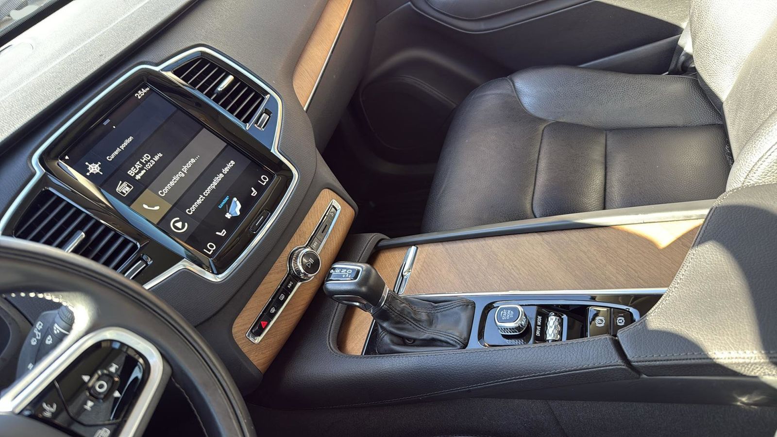 Used Car 2021 Volvo Xc90  T6 Momentum For Sale Under $30,000 In Austin, Texas