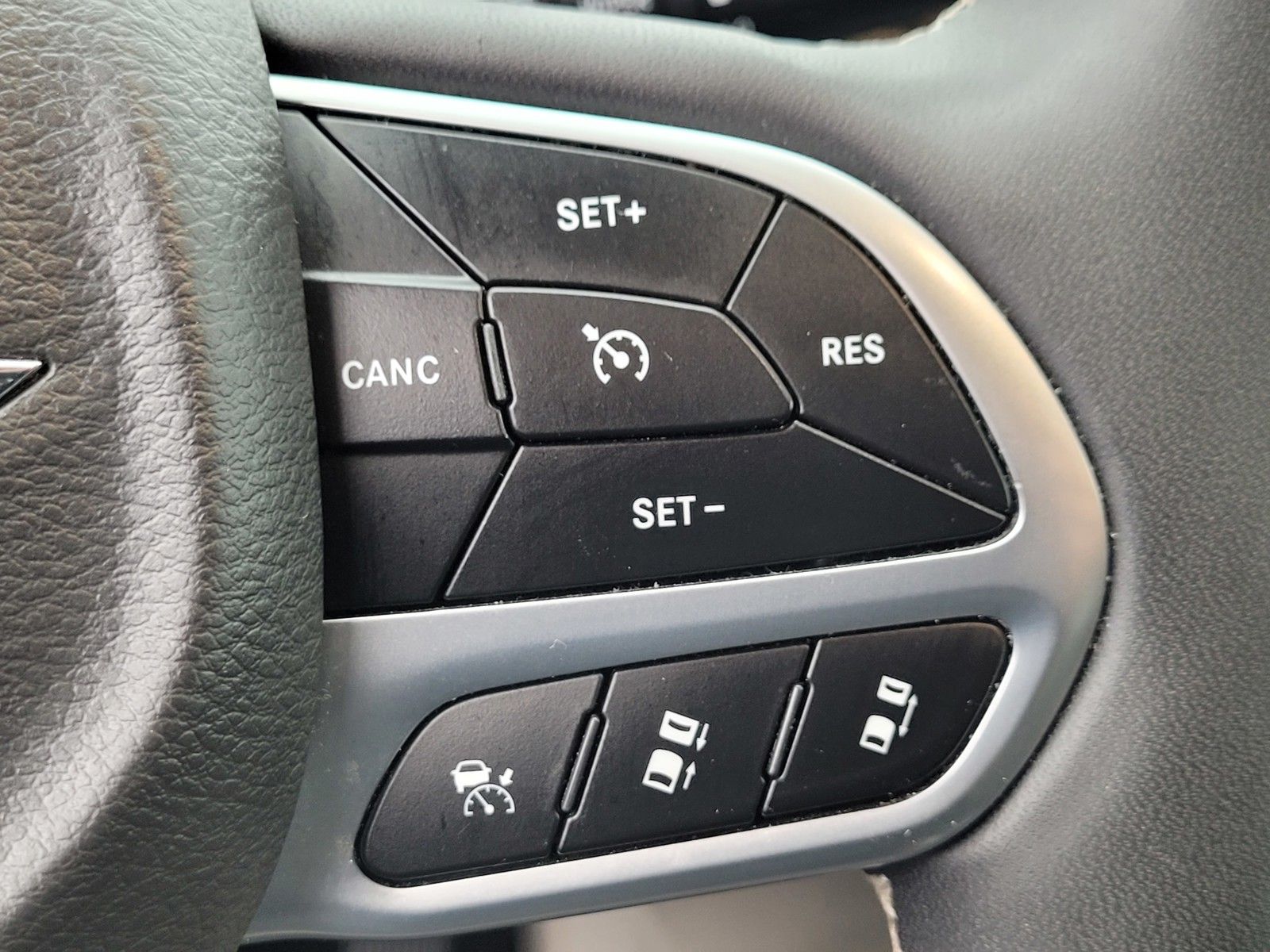 Used 2024 White Chrysler Limited image 22