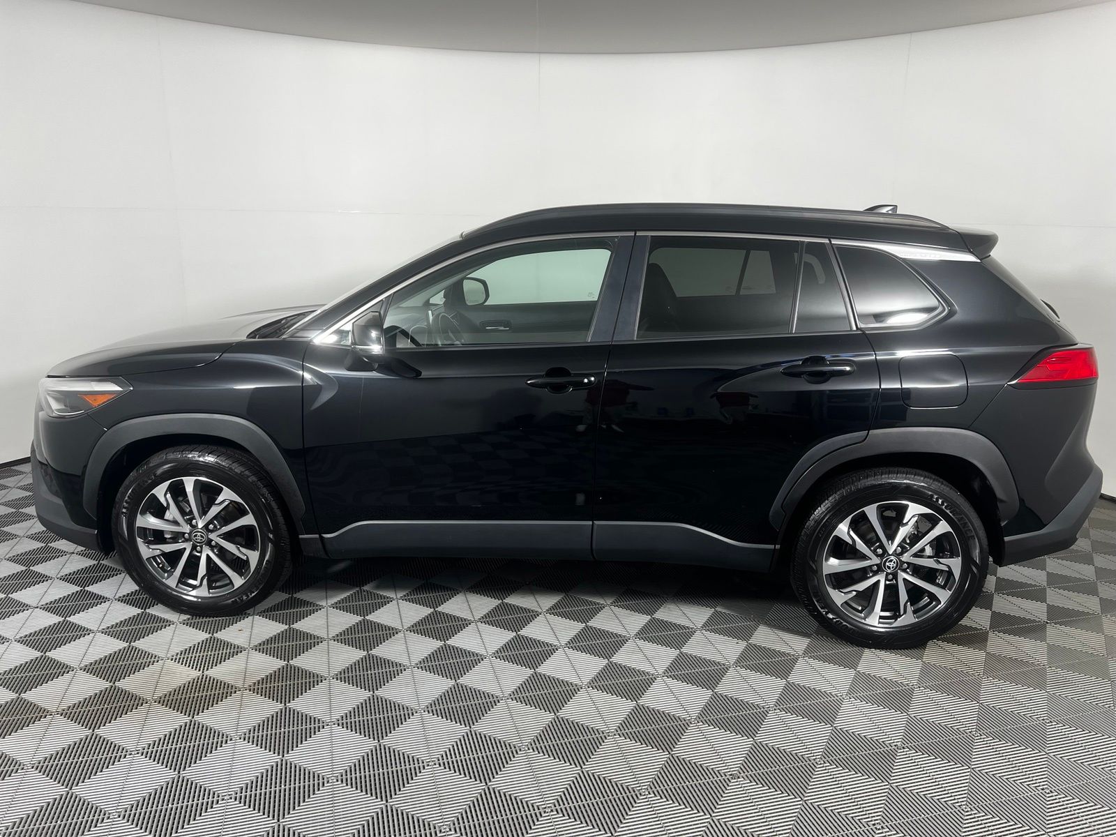 Thumbnail: 2023 Toyota Corolla Cross - 8