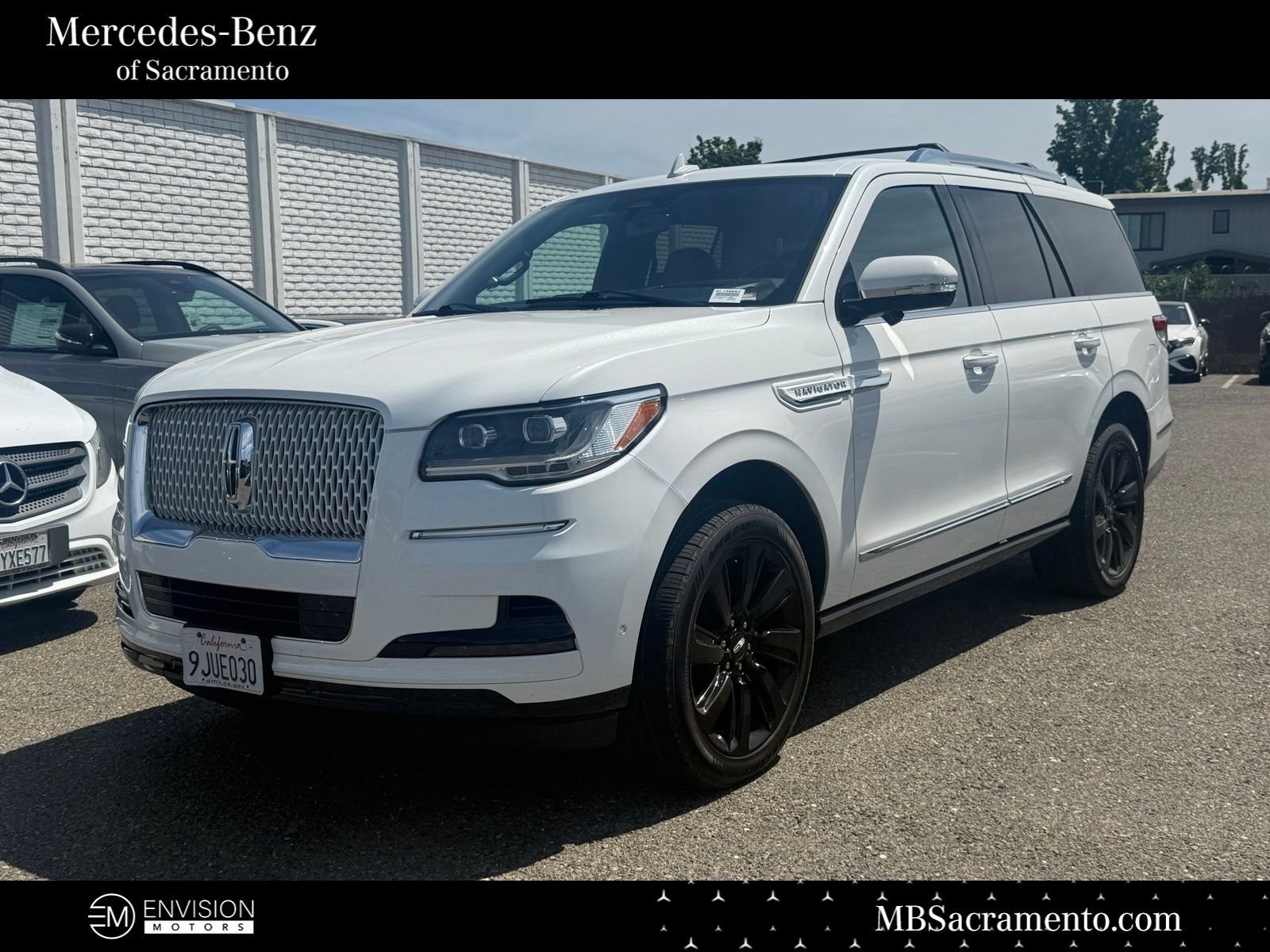 Pristine White Metallic Tri-Coat 2023 Lincoln Navigator Reserve 4WD SUV / Crossover Four-Wheel Drive Automatic
