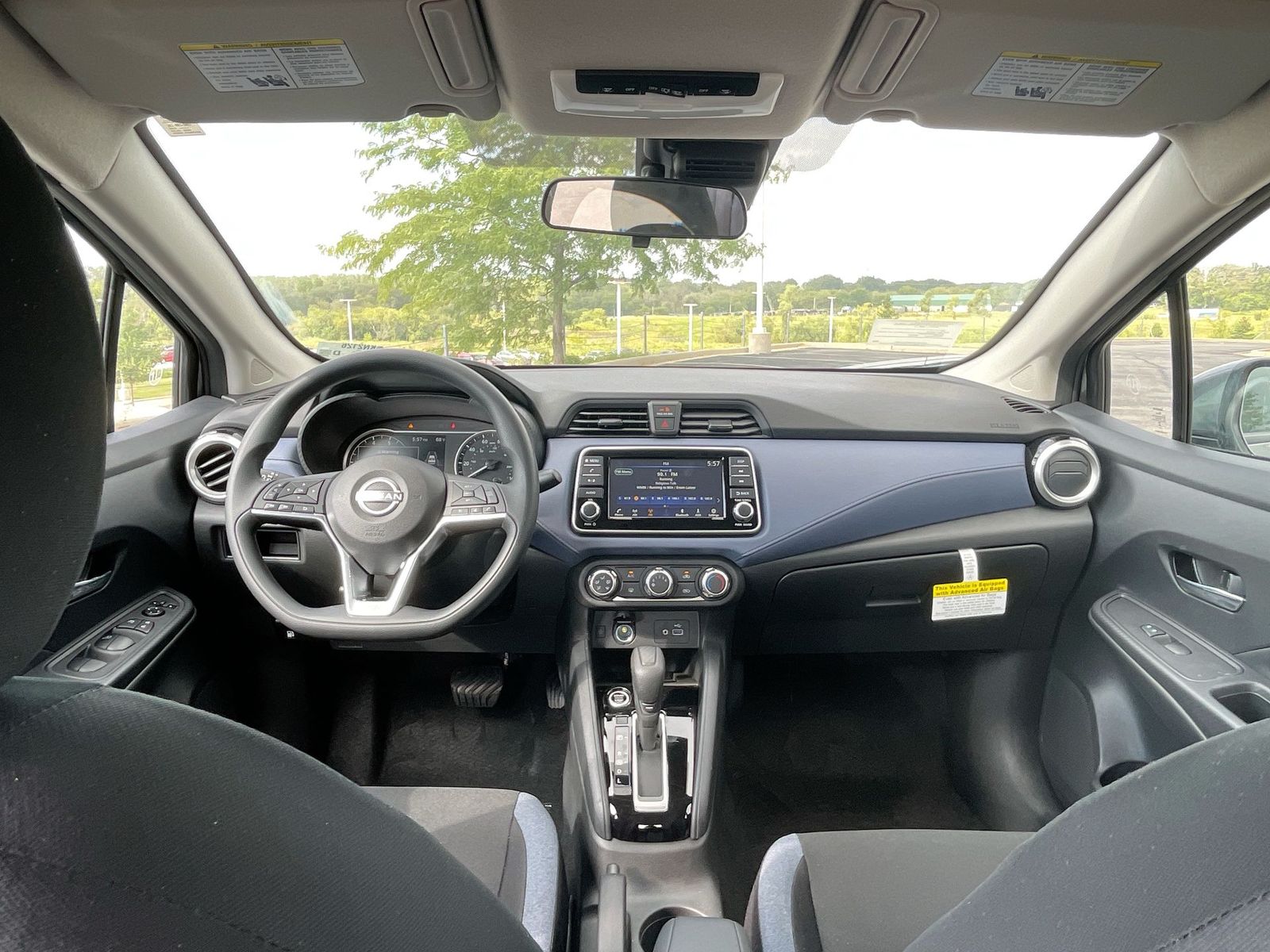 2024 Nissan Versa 1.6 SV 23