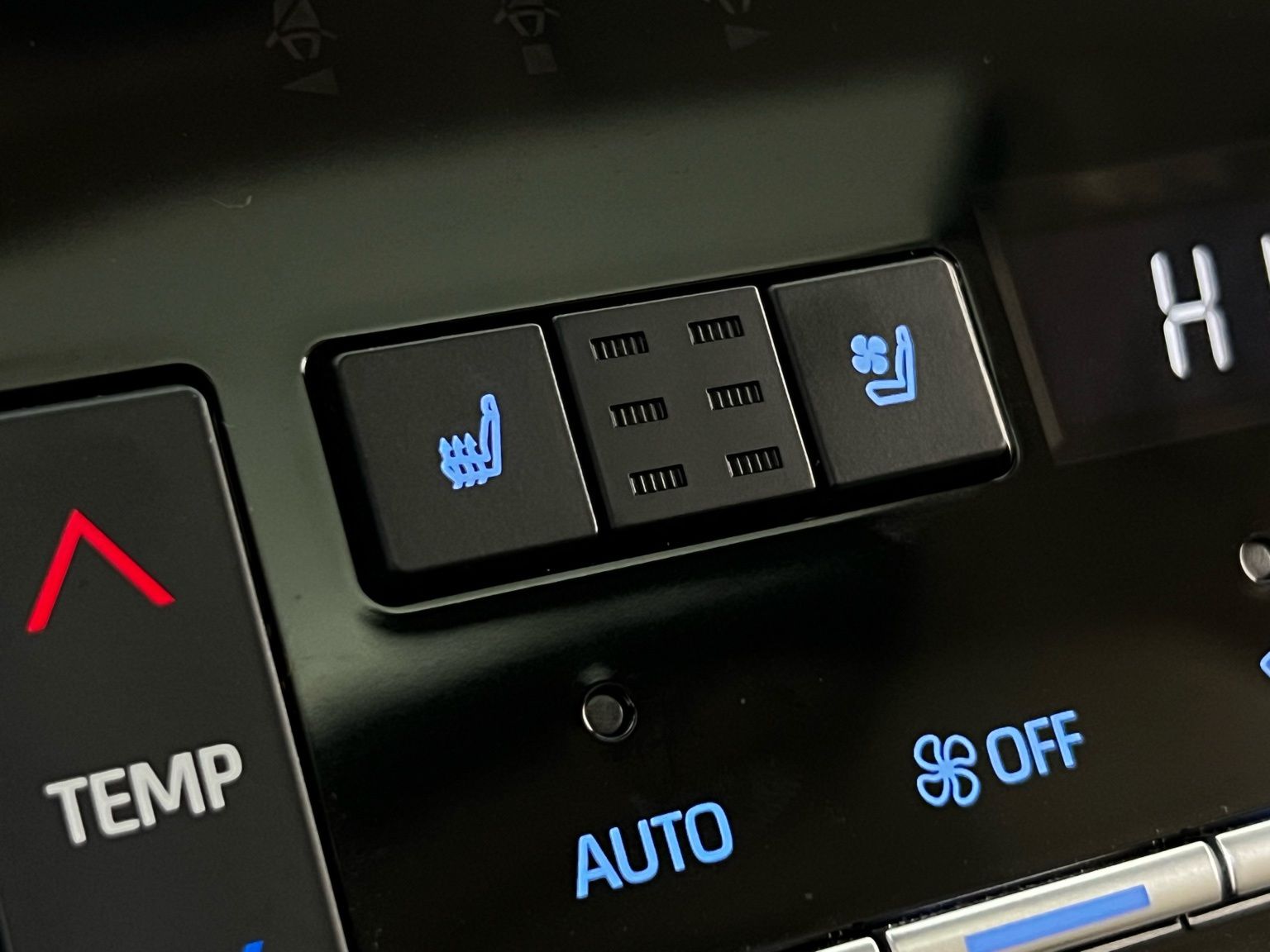 Thumbnail: 2020 Toyota Avalon - 22