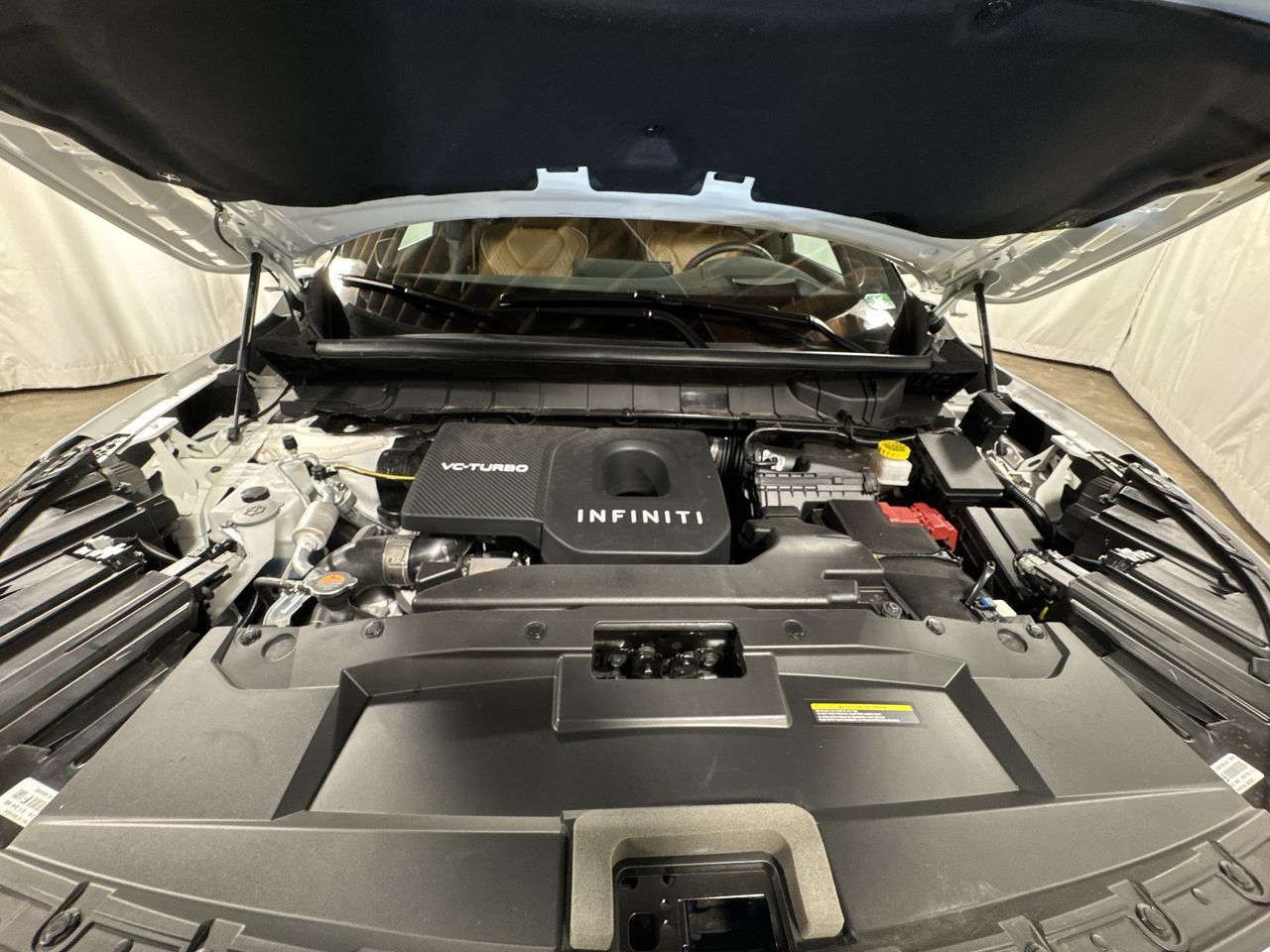 CPO Majestic White/Black Obsidian 2025 INFINITI QX60