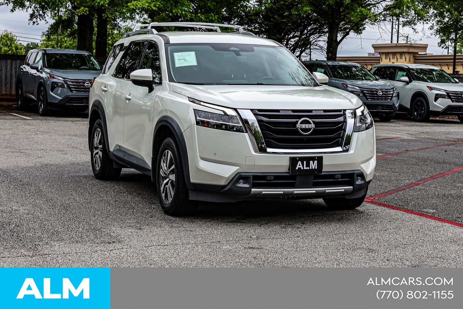 Used 2022 White Nissan SL image 6