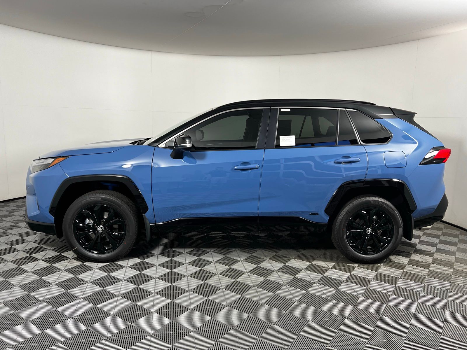 Thumbnail: 2025 Toyota RAV4 - 8