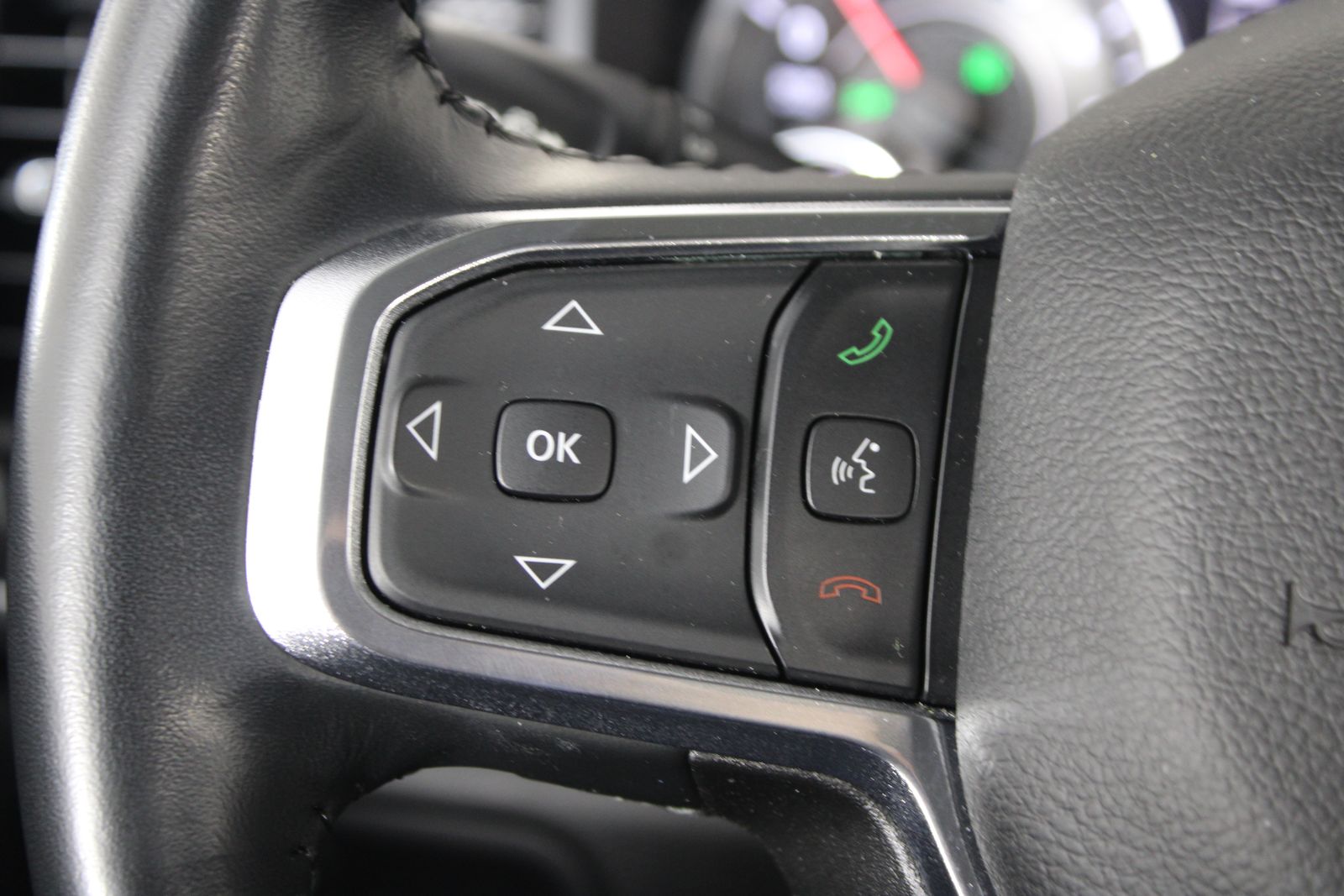 Used 2022 Silver Ram Laramie image 32