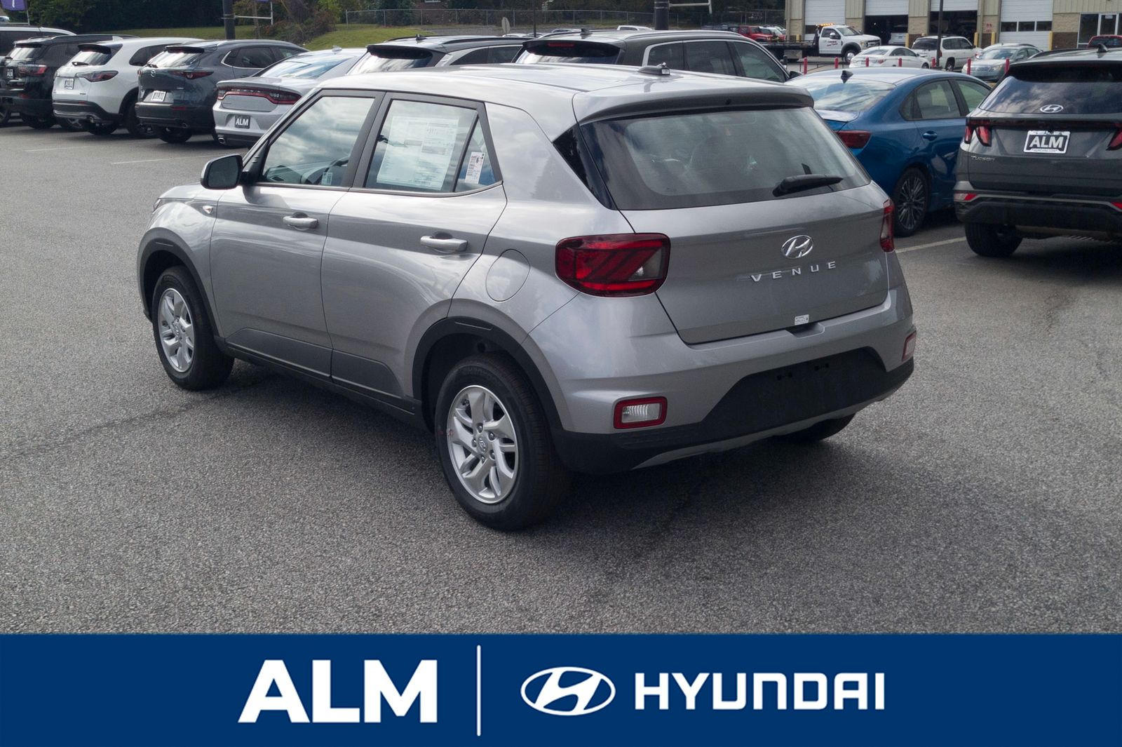 2025 Hyundai Venue SE photo 4