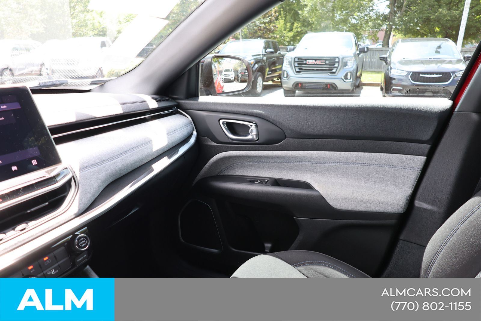 Used 2024  Jeep Sport image 38