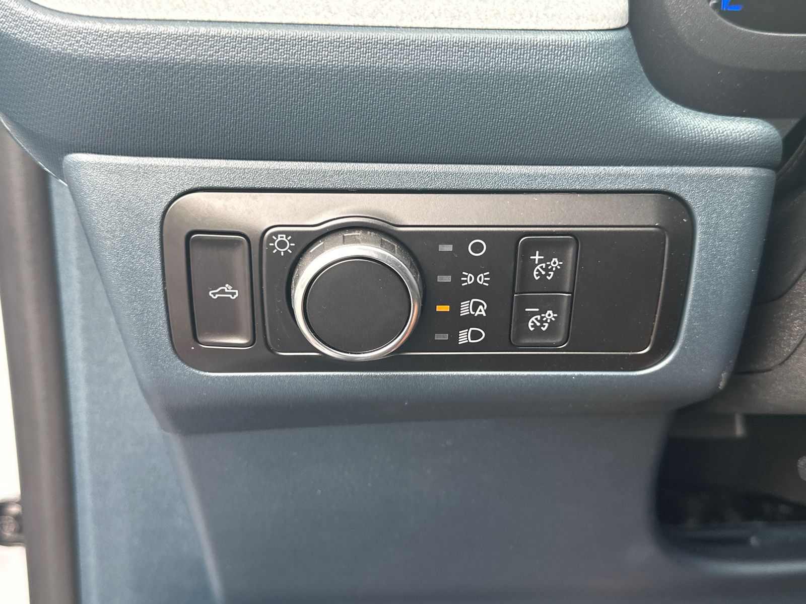 New 2026 Space White Metallic Ford XLT image 33