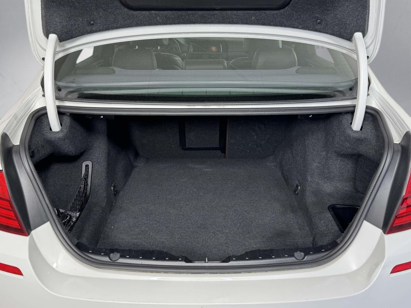 Used 2014 White BMW 528i xDrive image 23