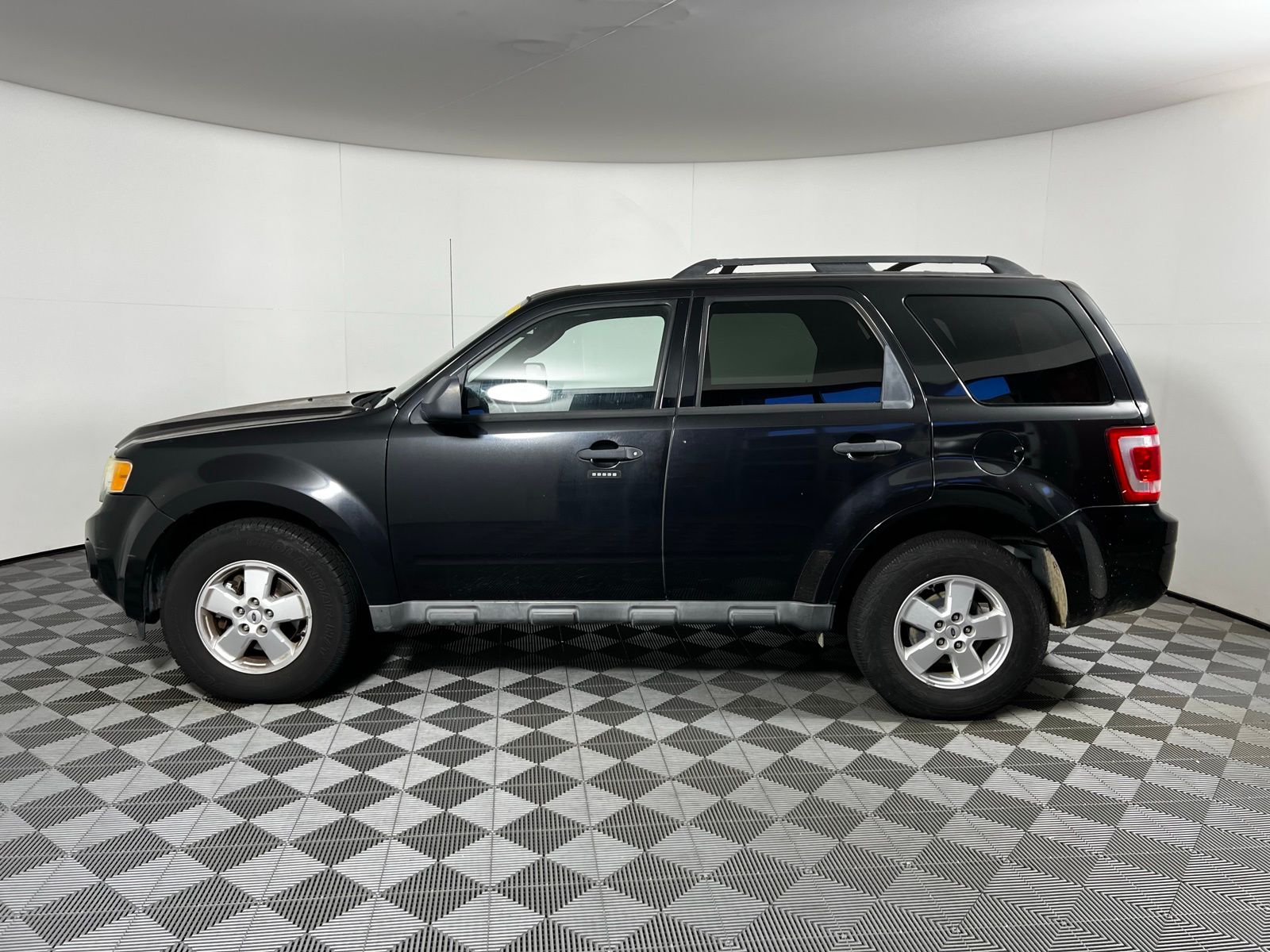 Thumbnail: 2011 Ford Escape - 8