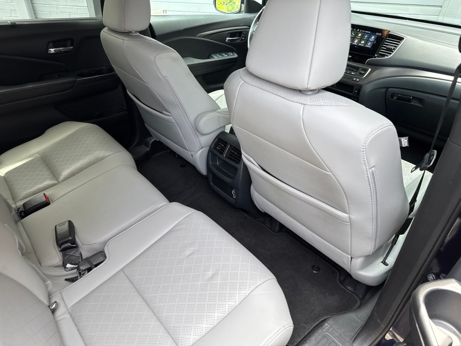 Used 2020 Obsidian Blue Pearl Honda EX-L image 26