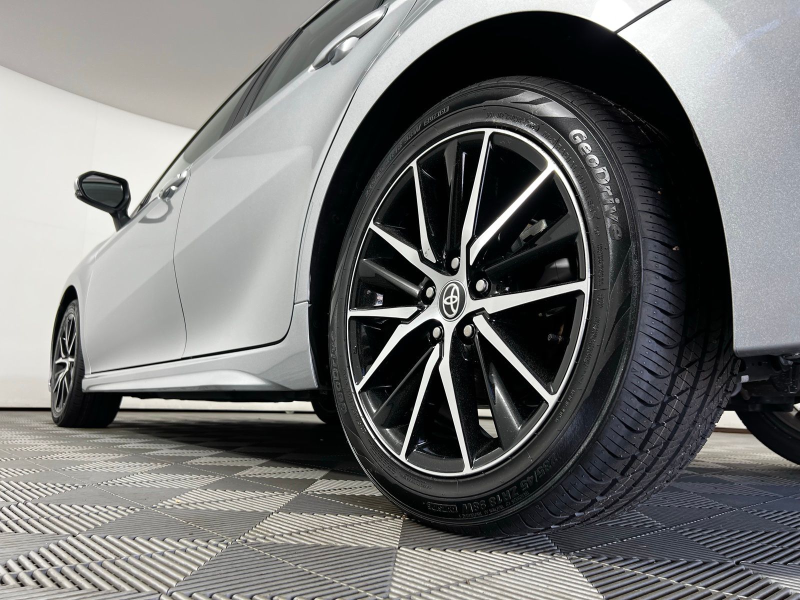 2024 Toyota Camry SE 25