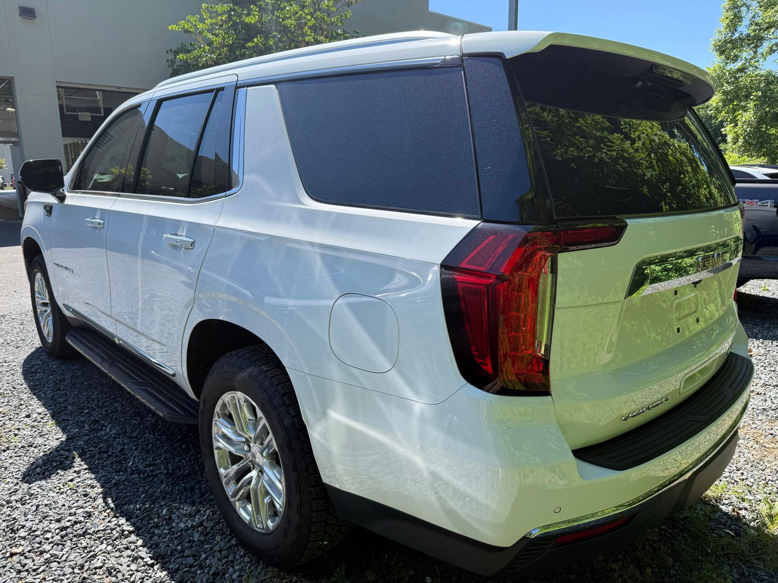Used 2023 White GMC SLT image 4