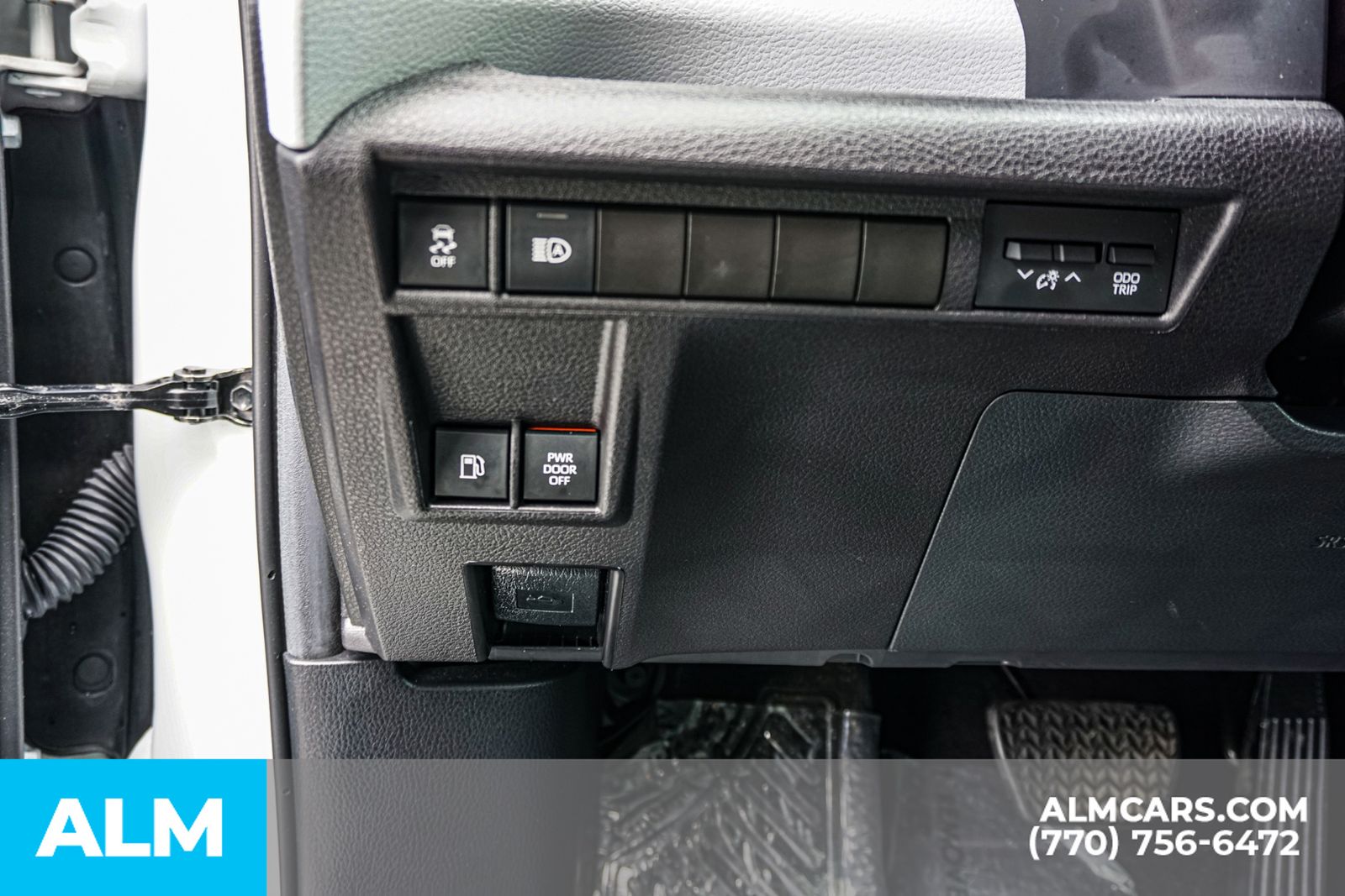 Used 2025 Beige Toyota XLE image 38