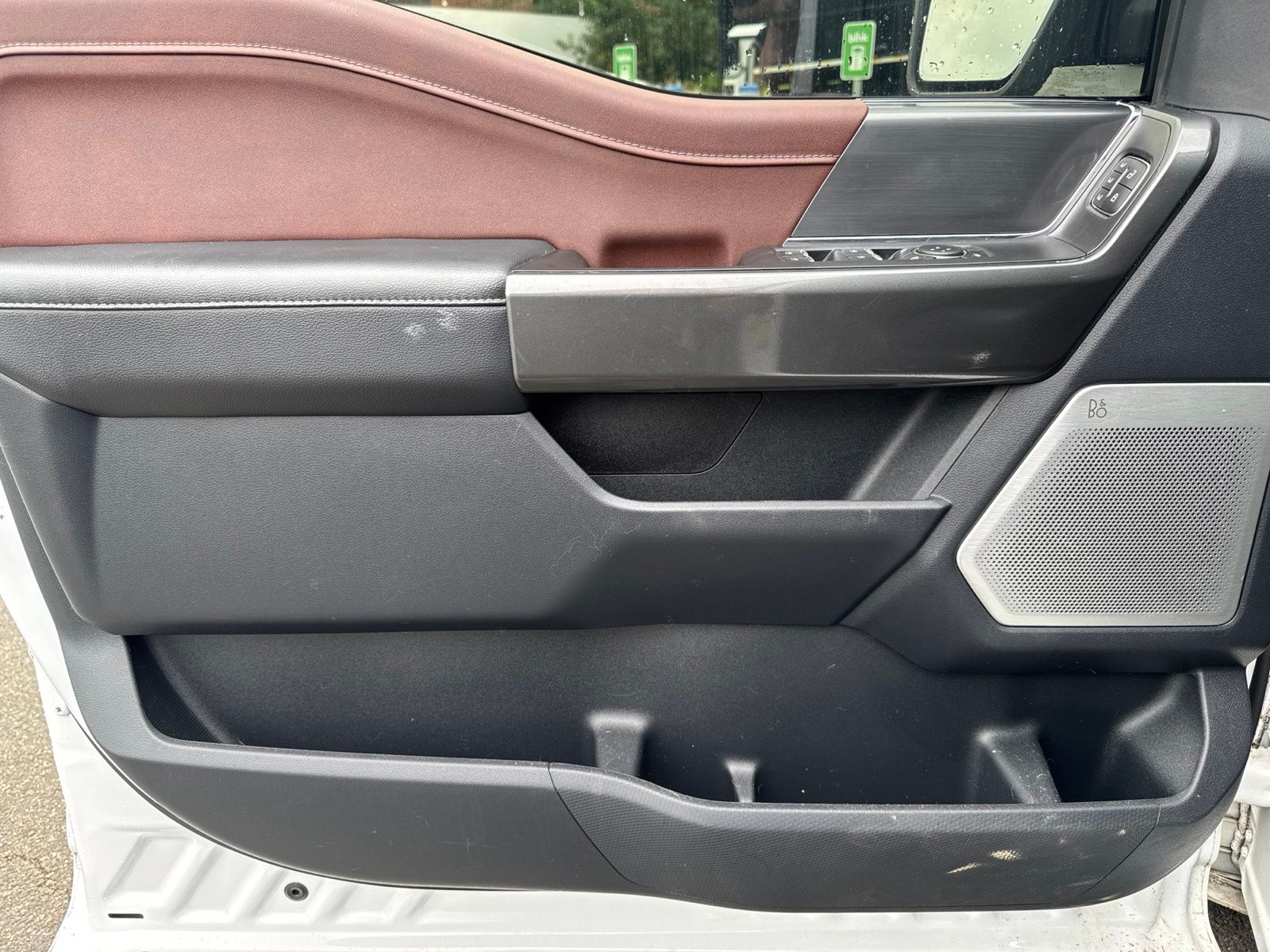 Certified Used 2022 Oxford White Ford Lariat image 28