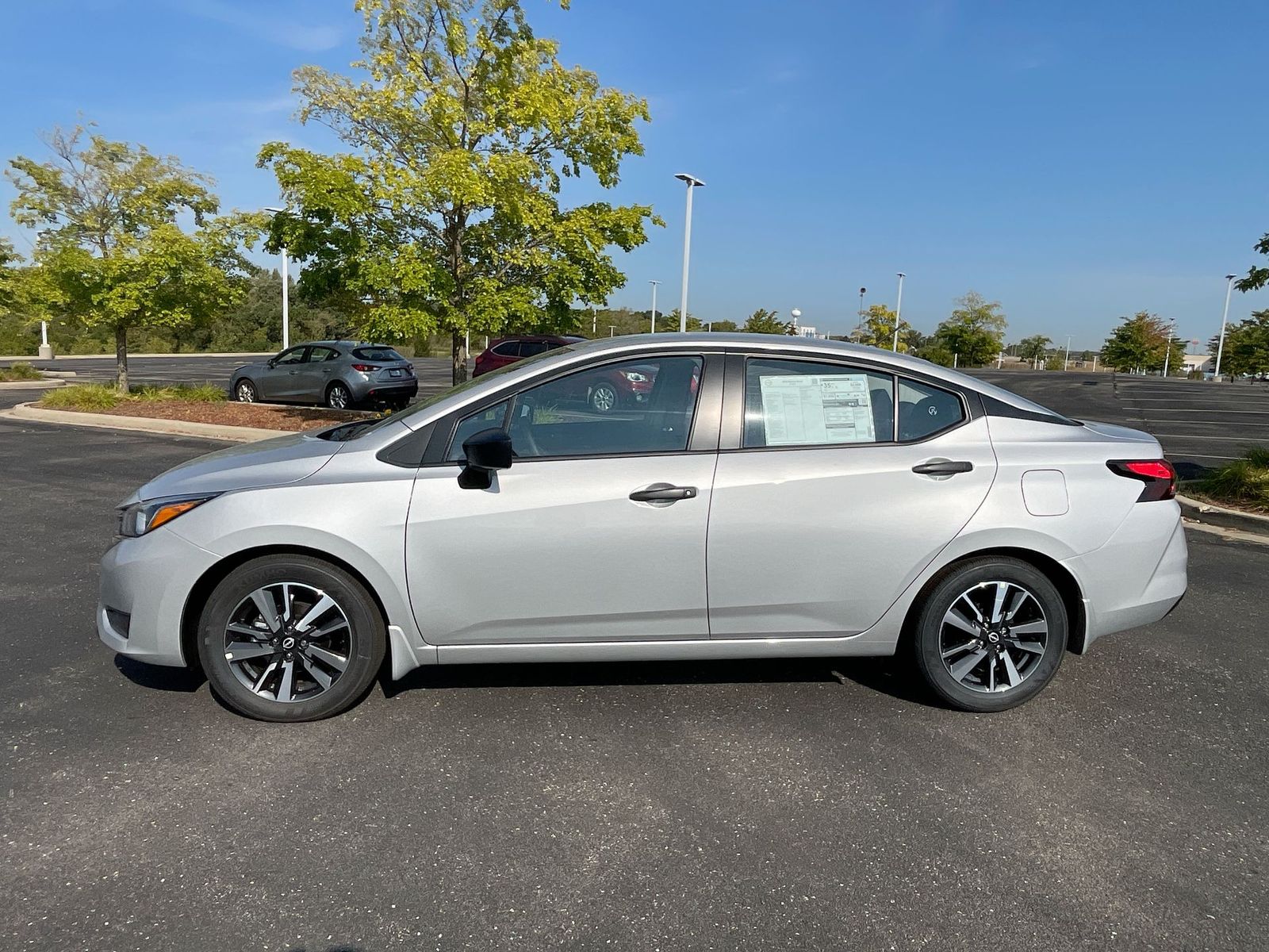 2024 Nissan Versa 1.6 S 30