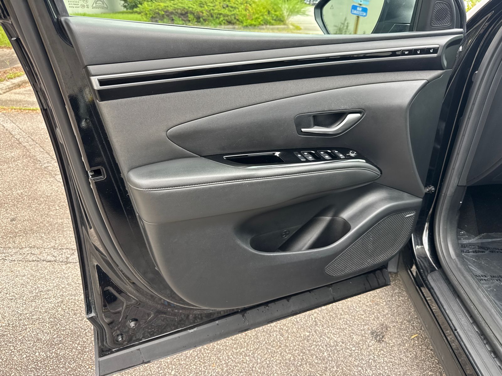 Used 2022 Black Hyundai Limited image 10