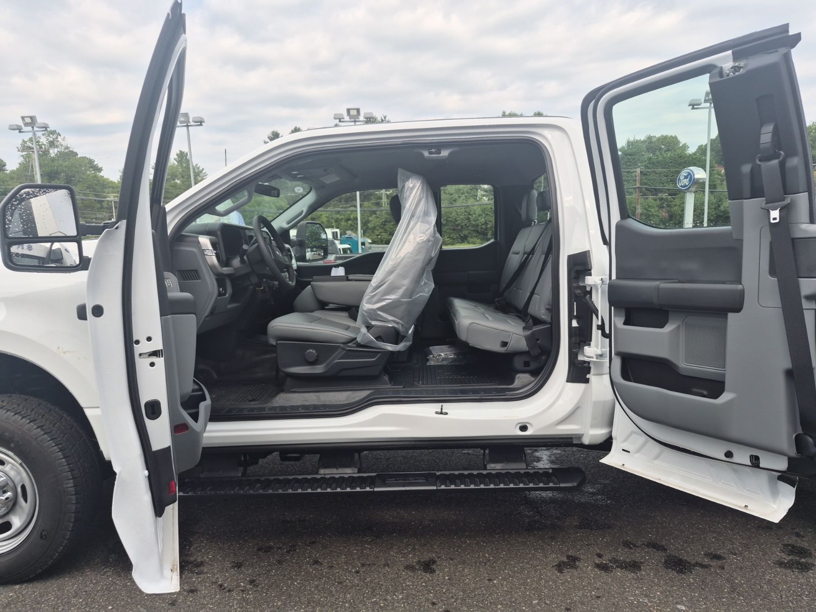 New 2026 Oxford White Ford XL image 9