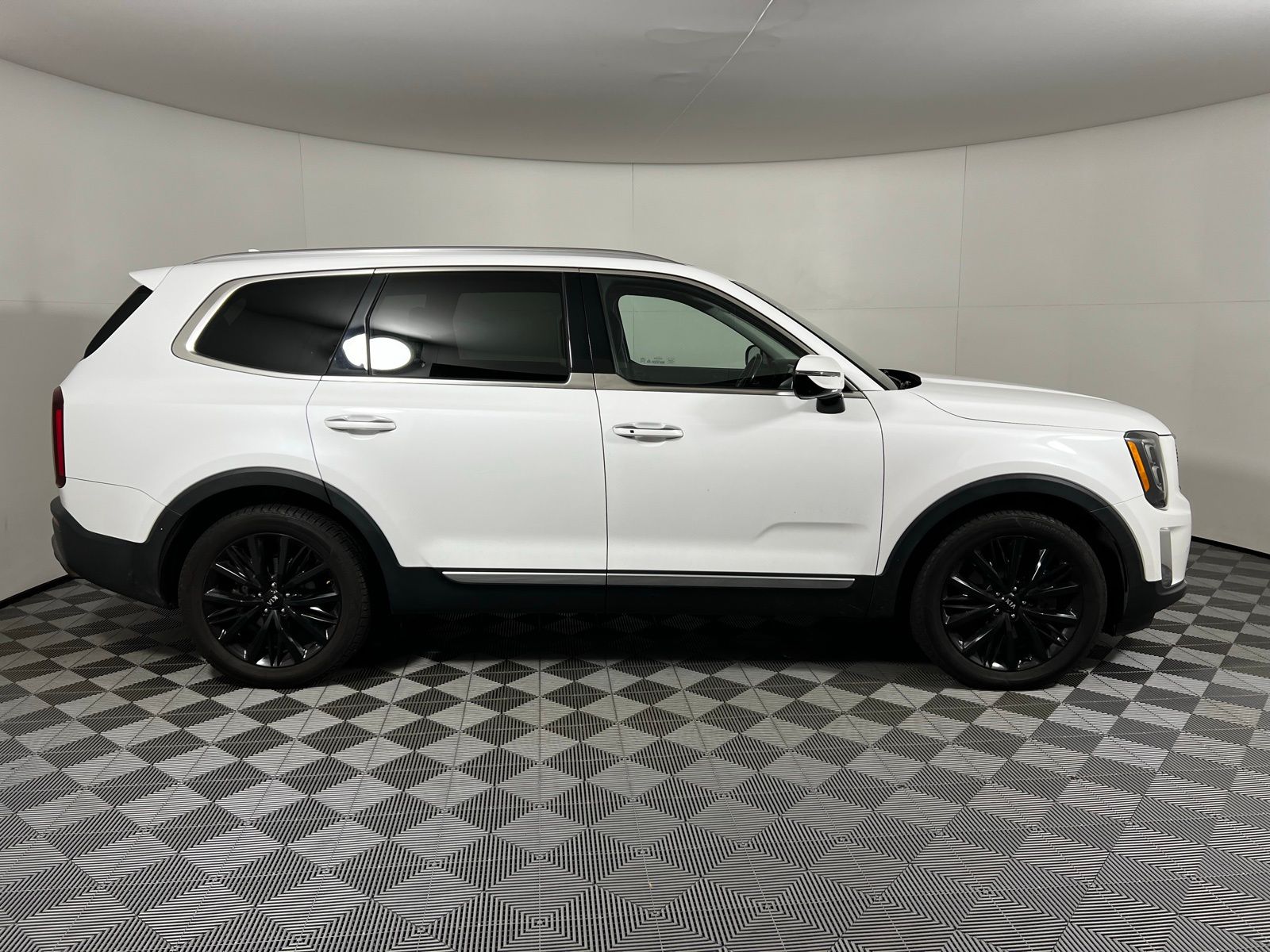 Thumbnail: 2020 Kia Telluride - 4