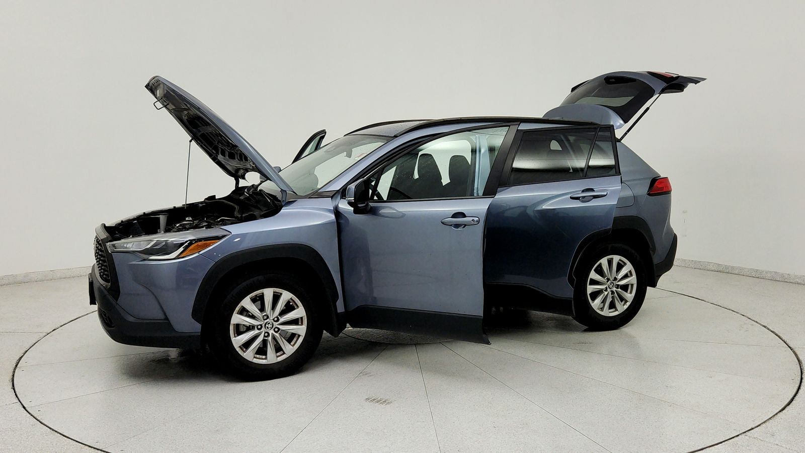 Used 2023  Toyota LE image 12