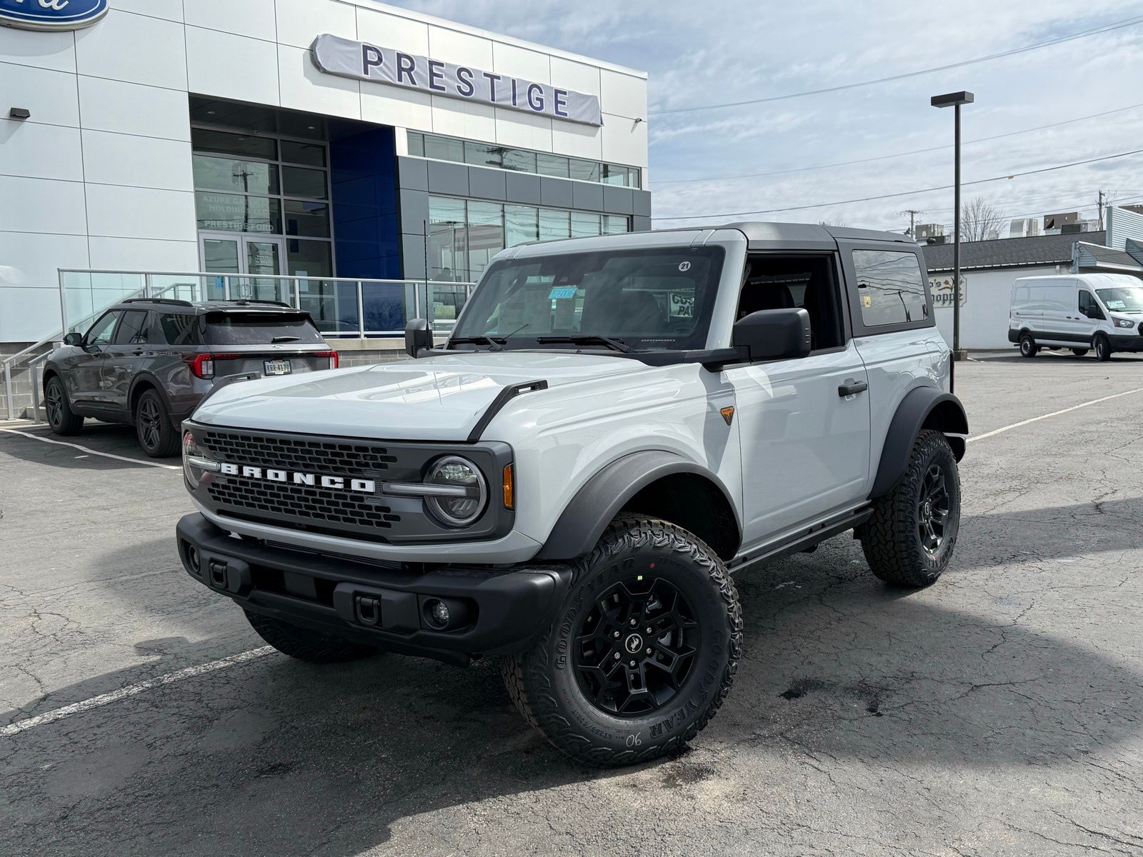 Avalanche Gray 2026 Ford Bronco Badlands 2-Door 4WD SUV / Crossover Four-Wheel Drive