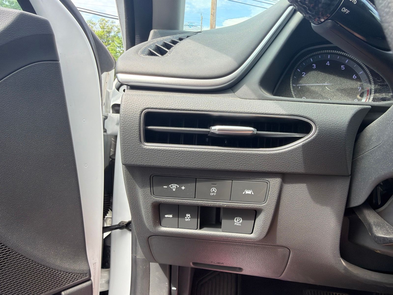 Used 2020 Quartz White Hyundai SE image 22