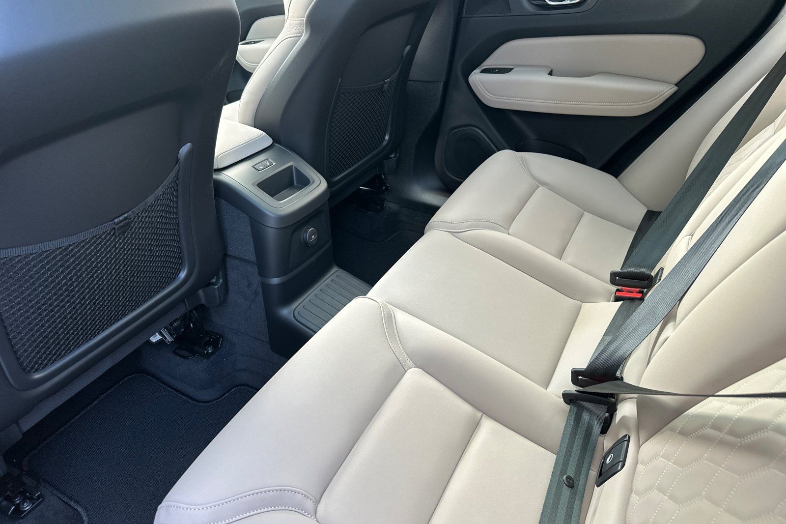 New 2026 Blue Volvo T8 Plus image 12