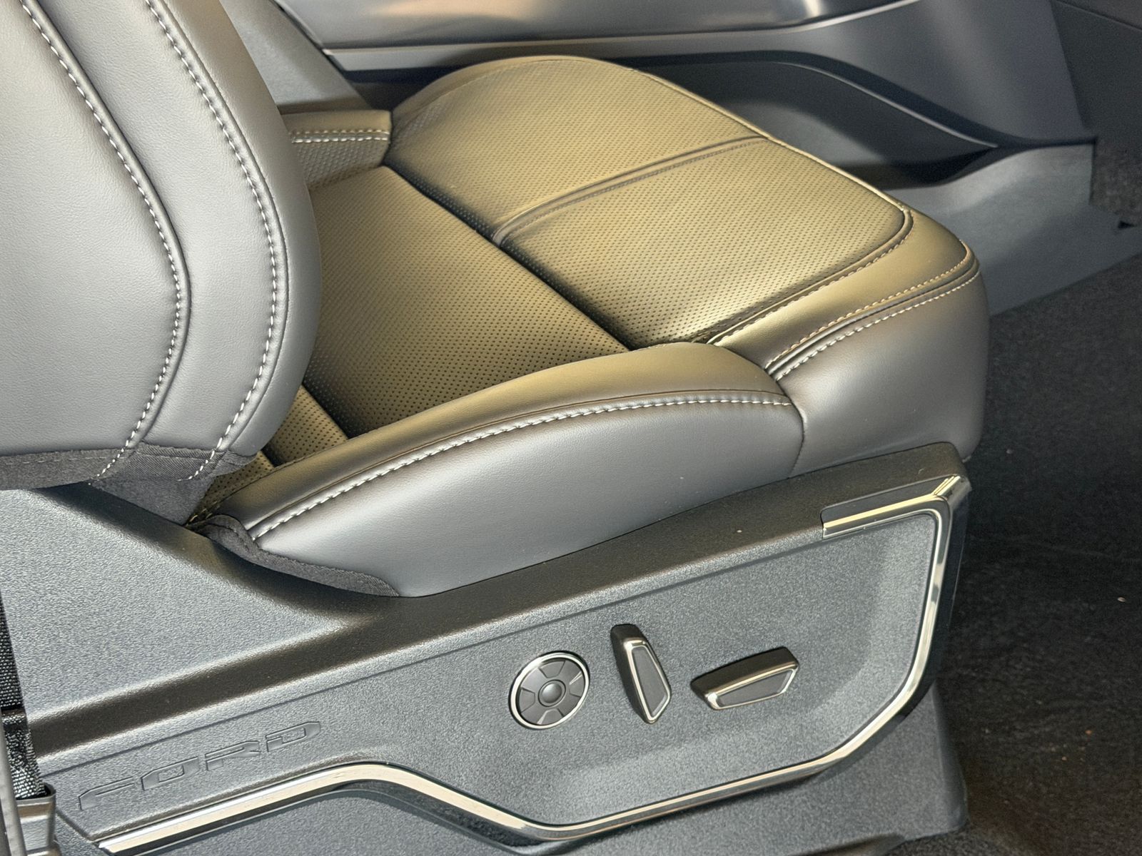 New 2026 Avalanche Ford Platinum image 10