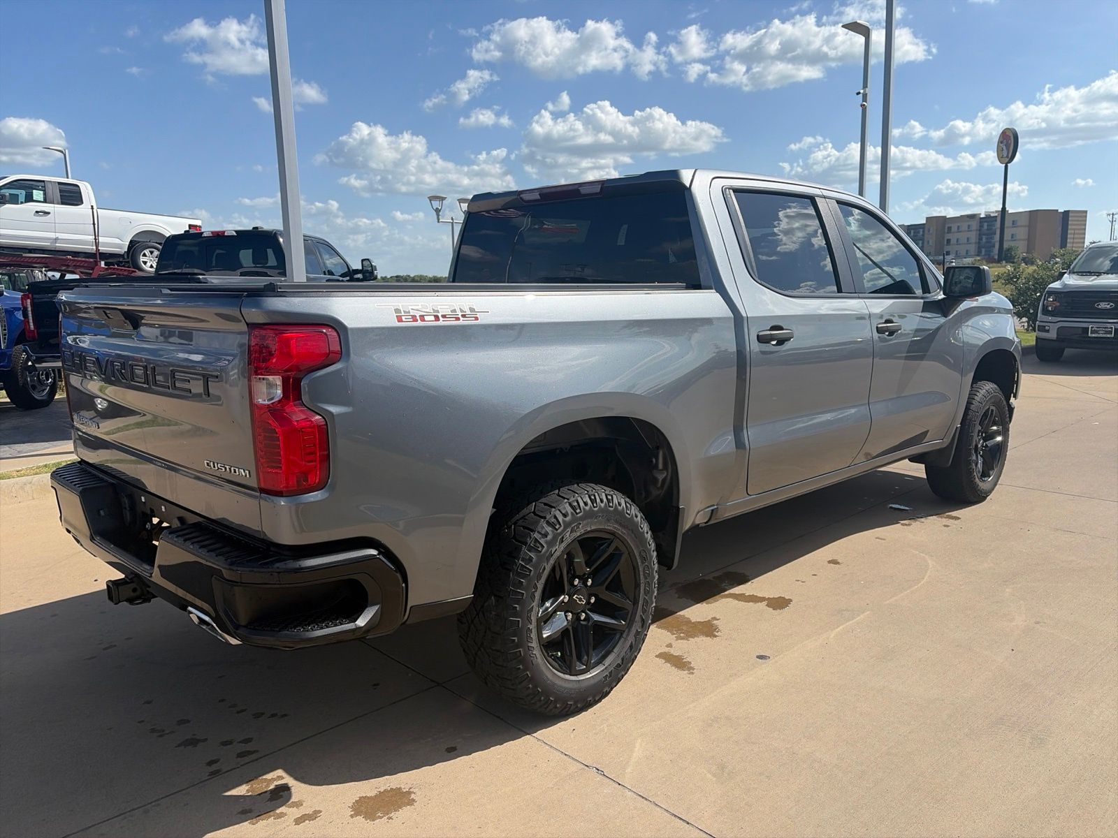 View vehicle photo 7
