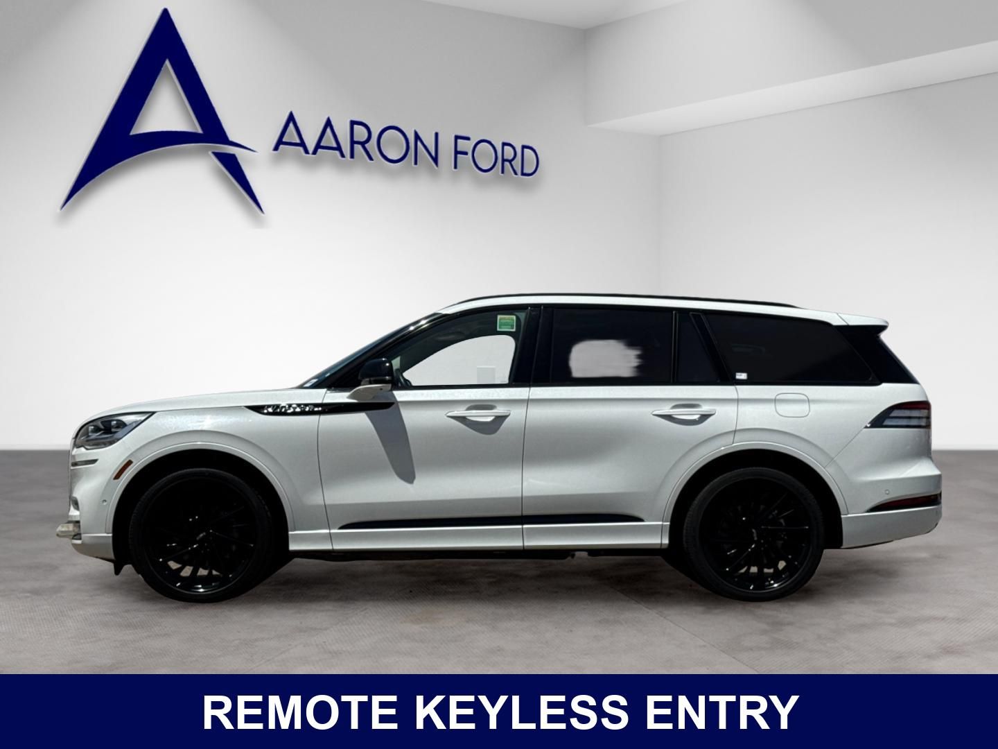 View vehicle photo 3