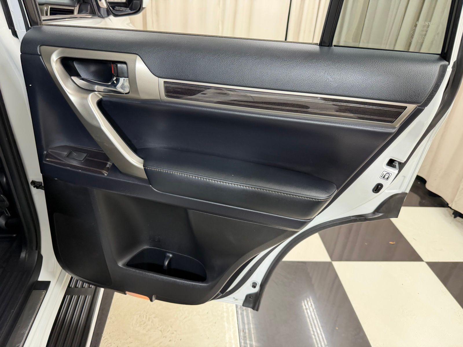 Used 2021  Lexus 460 image 27
