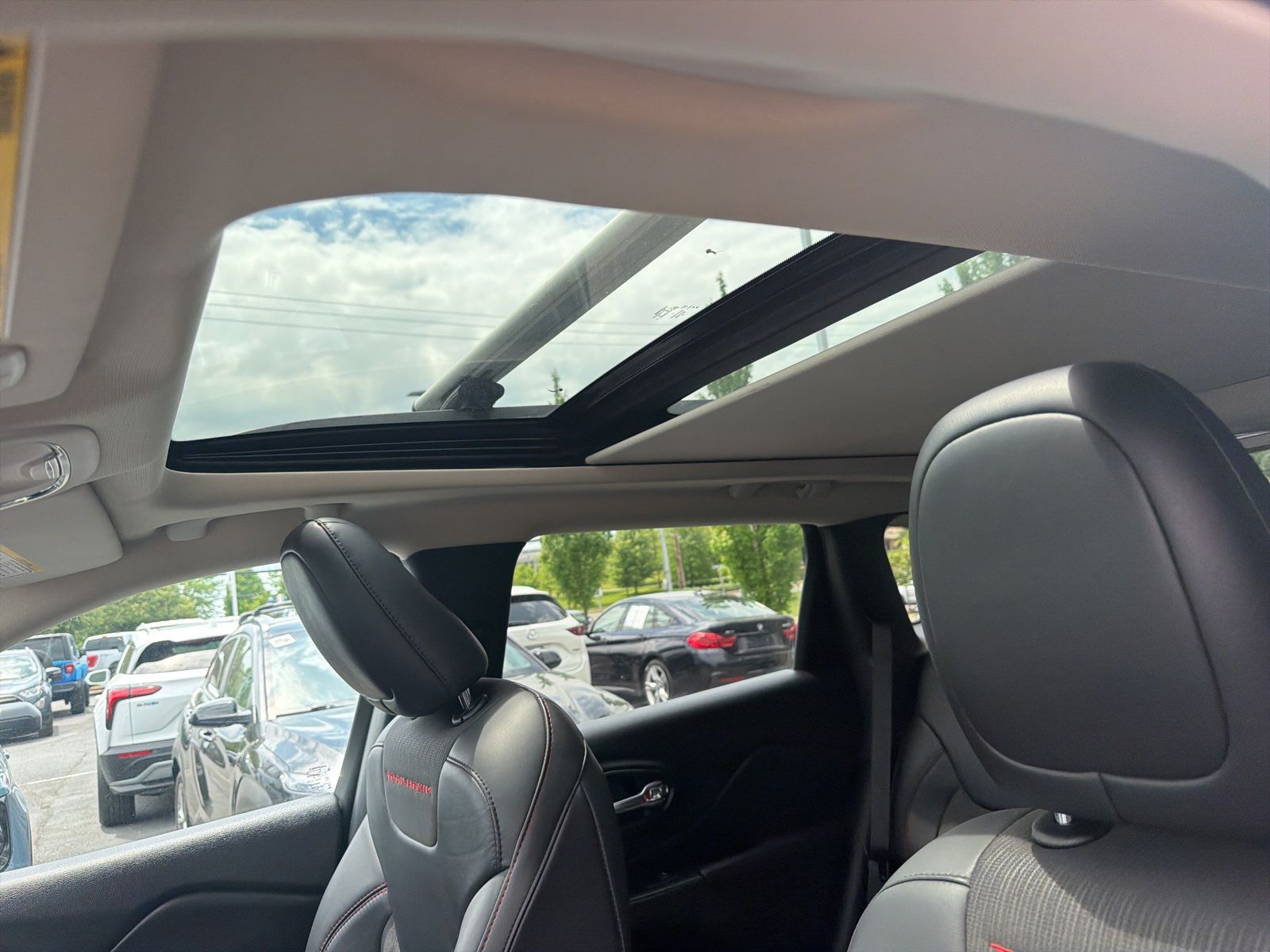 Used 2017 Billet Silver Metallic Clearcoat Jeep Trailhawk image 11