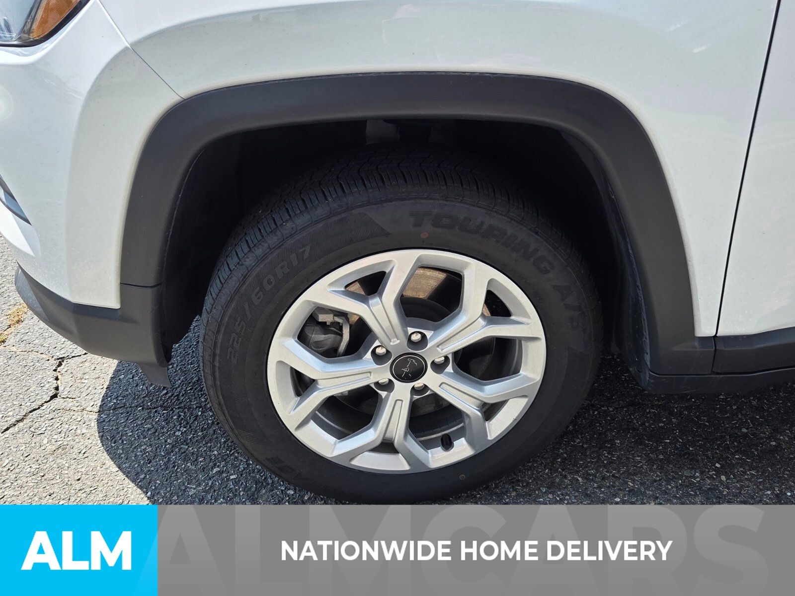 Used 2025 White Jeep Latitude image 5
